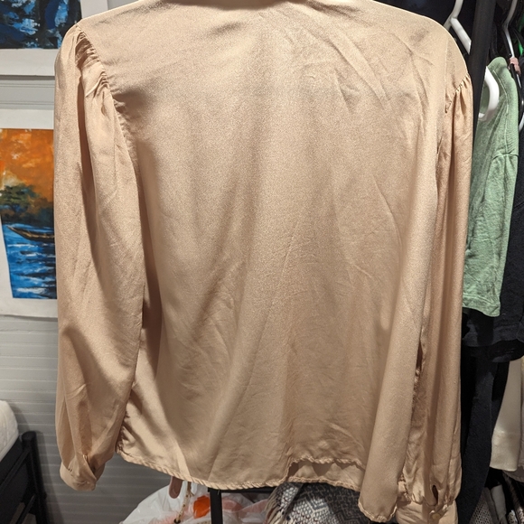 Vintage butter yellow gold silk top - Picture 3 of 3